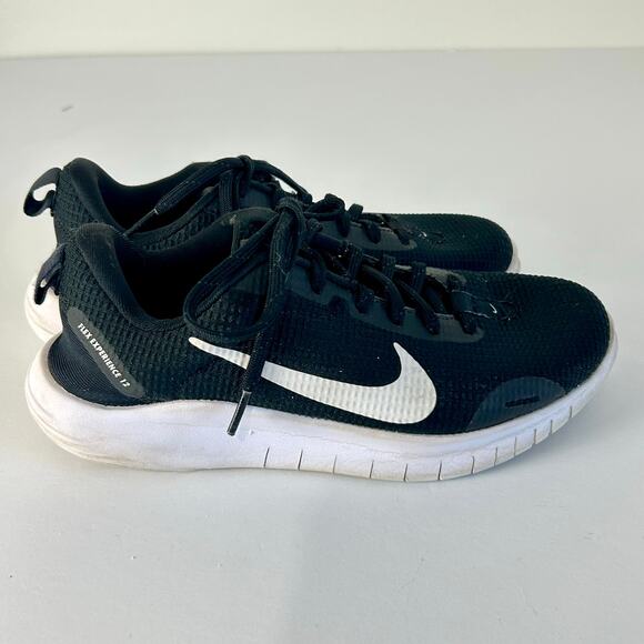 Nike Black Size 7 Flex Experience Sneaker Womens Shoe Run Workout Uniform - Picture 1 of 10